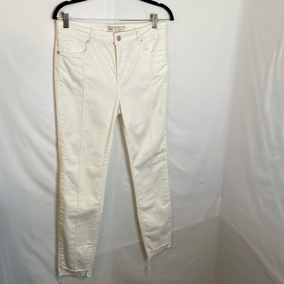 Free people white cropped jeans stretchy size 29r distressed bottom - Picture 1 of 7
